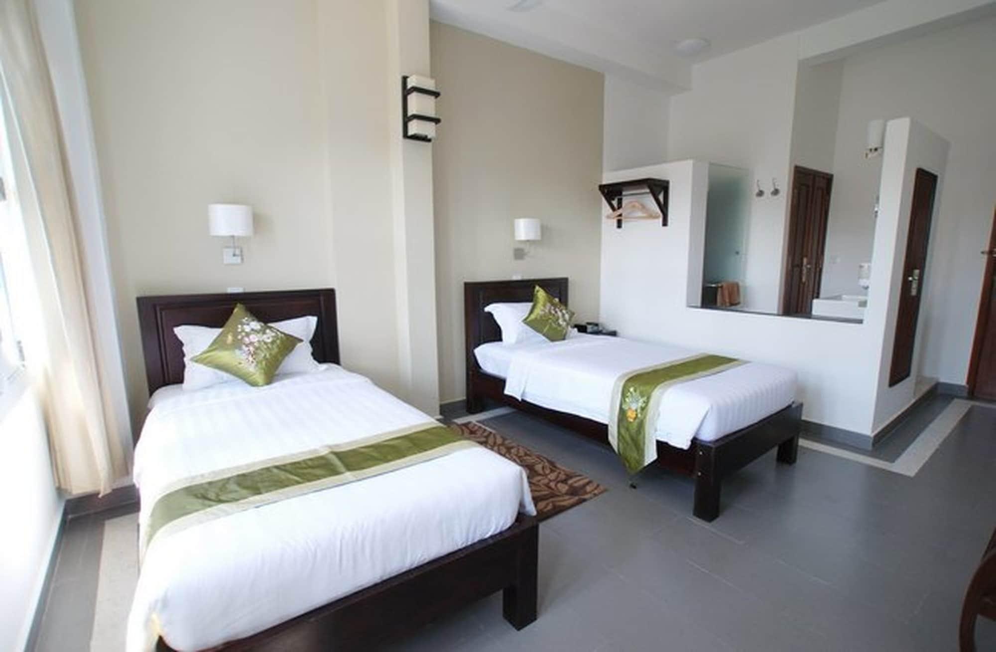 The Columns Hotel Kampot Exterior photo