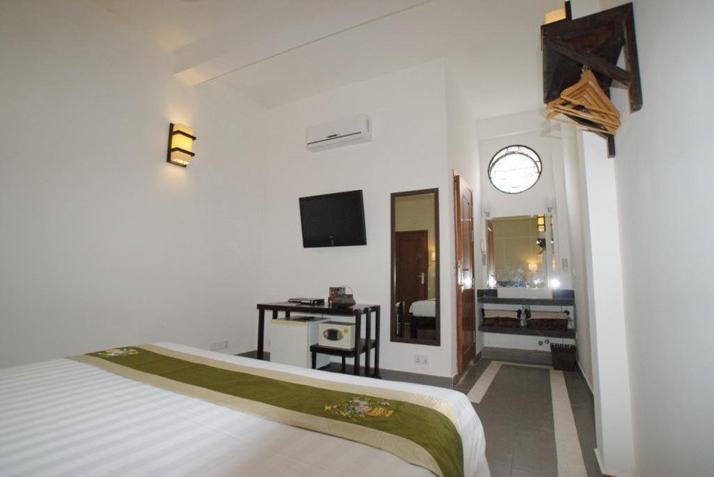The Columns Hotel Kampot Exterior photo