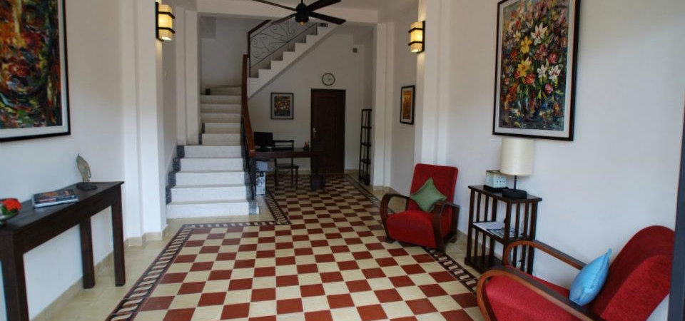 The Columns Hotel Kampot Exterior photo