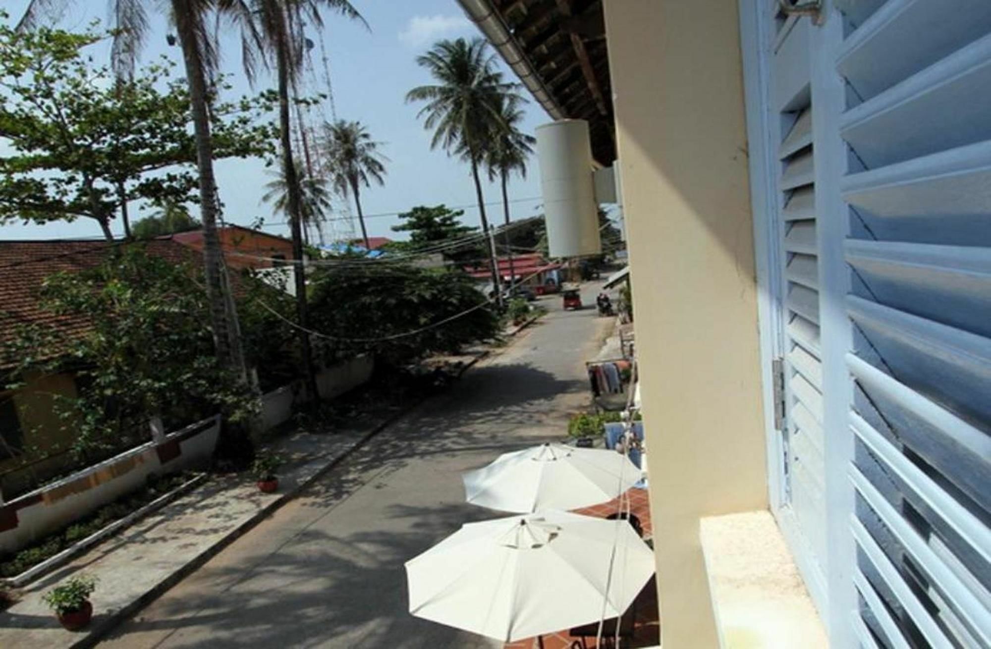 The Columns Hotel Kampot Exterior photo